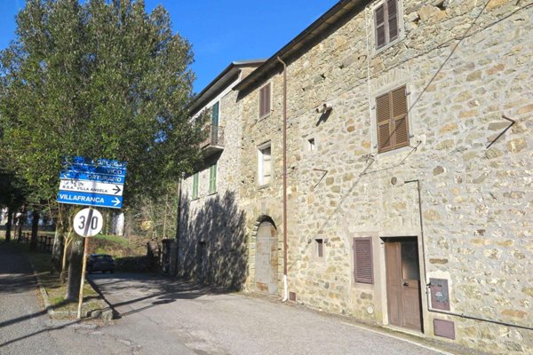 casa indipendente in vendita a Carrara