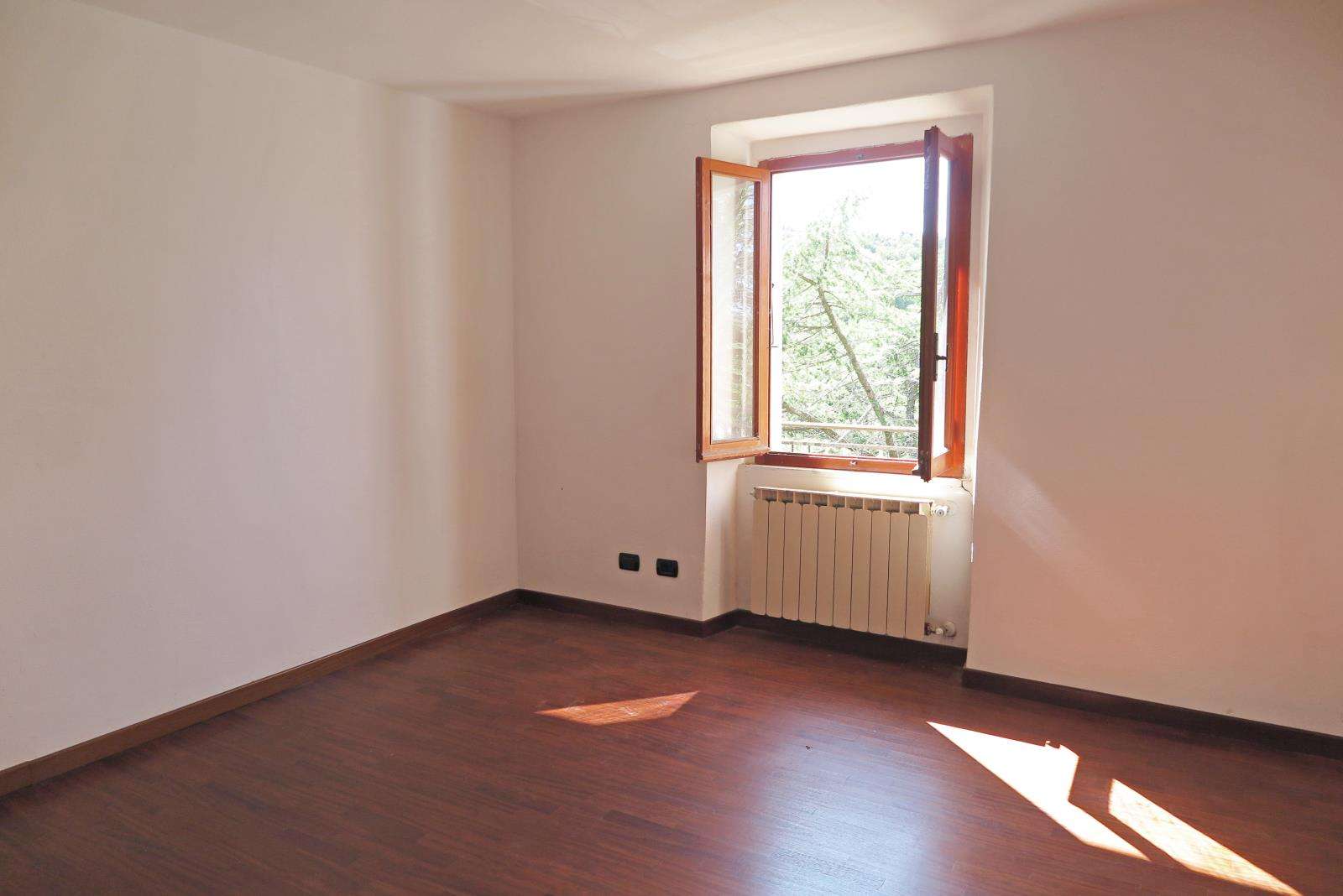 casa indipendente in vendita a Carrara