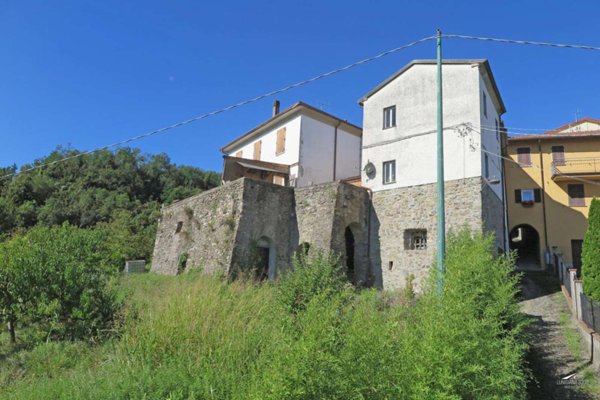 casa indipendente in vendita a Carrara