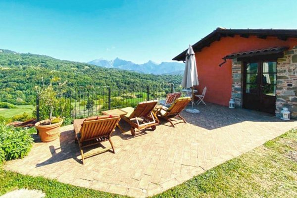 casa indipendente in vendita a Carrara