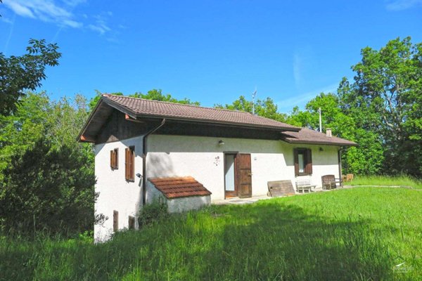 casa indipendente in vendita a Carrara