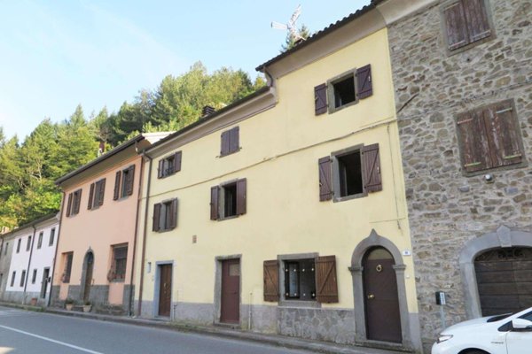 casa indipendente in vendita a Carrara