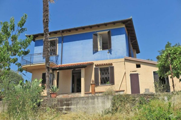 casa indipendente in vendita a Carrara