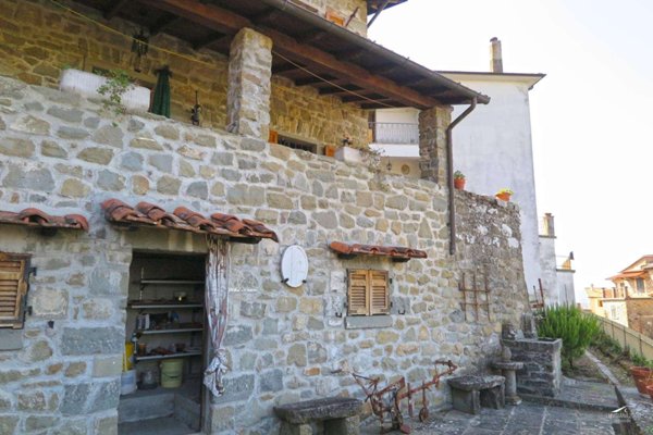 casa indipendente in vendita a Carrara