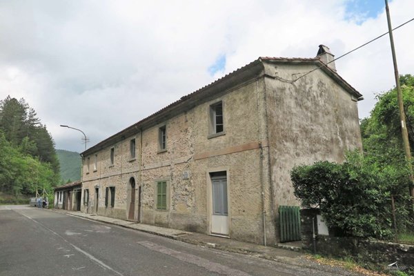 casa indipendente in vendita a Carrara