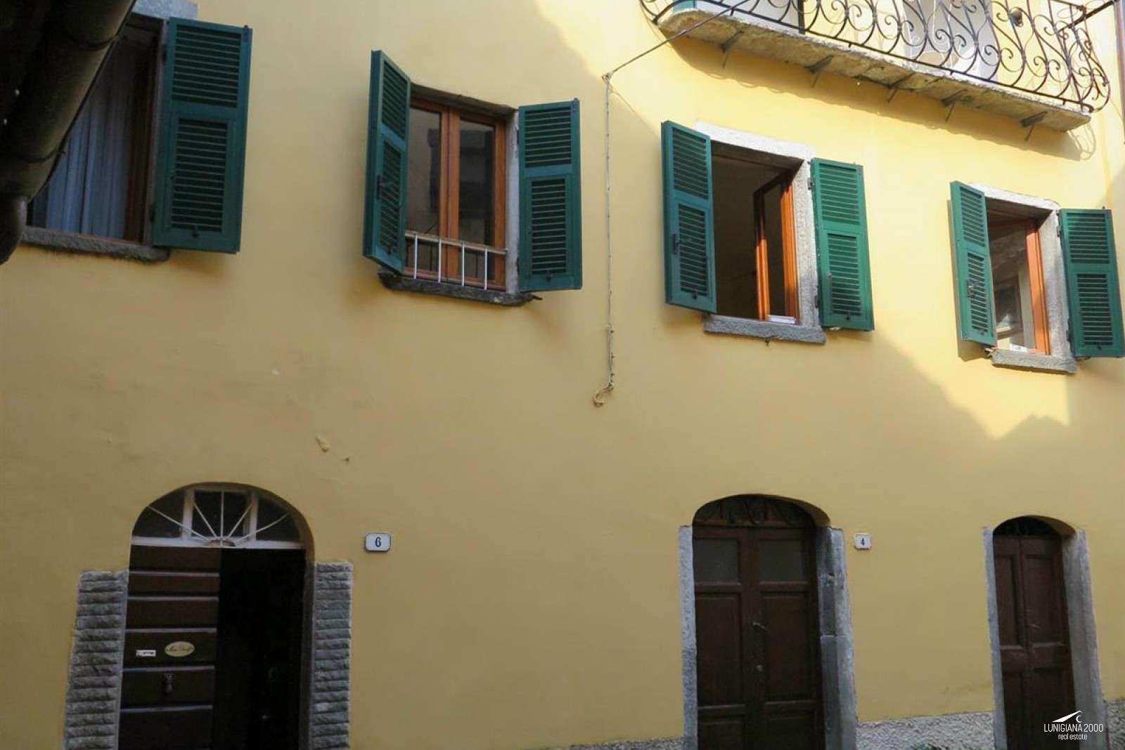 casa indipendente in vendita a Carrara