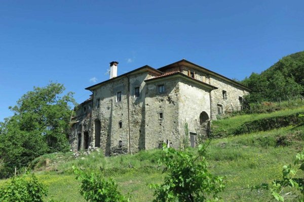 casa indipendente in vendita a Carrara