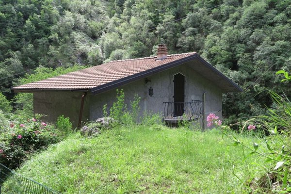casa indipendente in vendita a Carrara