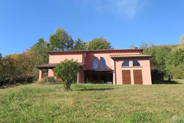 casa indipendente in vendita a Carrara