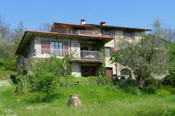 casa indipendente in vendita a Carrara