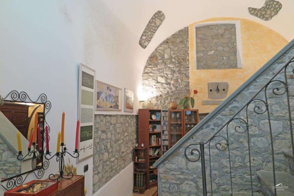 casa indipendente in vendita a Carrara