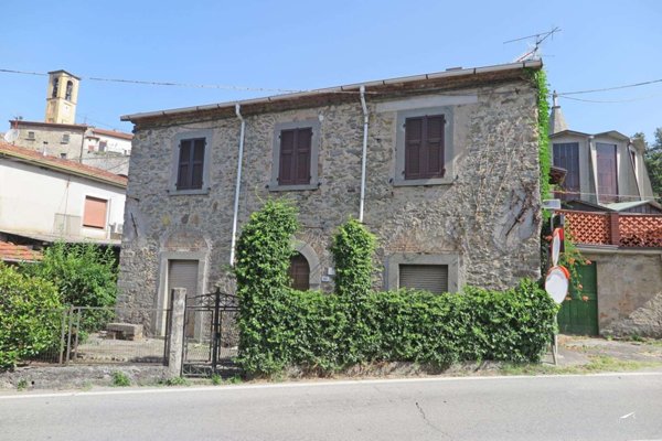 casa indipendente in vendita a Carrara