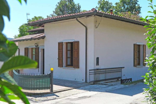 casa indipendente in vendita a Carrara