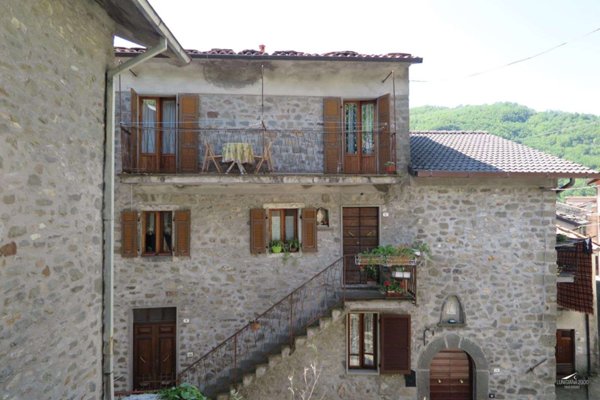 casa indipendente in vendita a Carrara