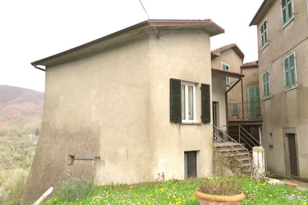 casa indipendente in vendita a Carrara