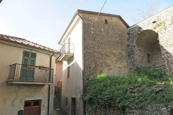 casa indipendente in vendita a Carrara