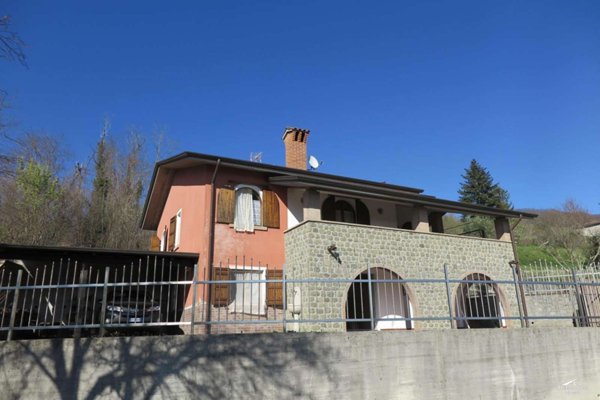casa indipendente in vendita a Carrara