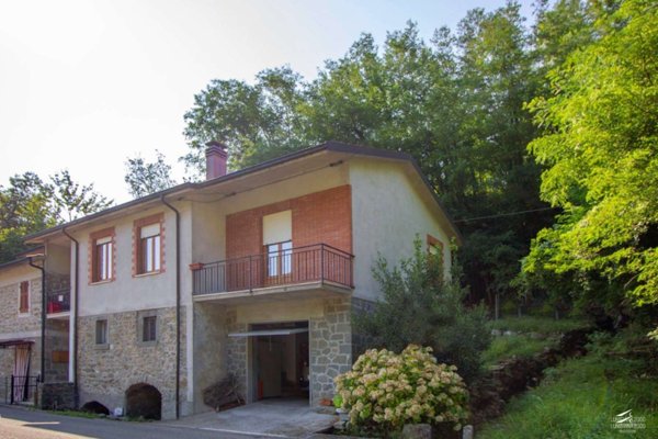 casa indipendente in vendita a Carrara