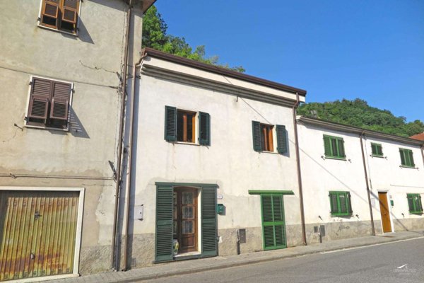 casa indipendente in vendita a Carrara