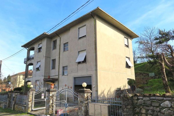 casa indipendente in vendita a Carrara