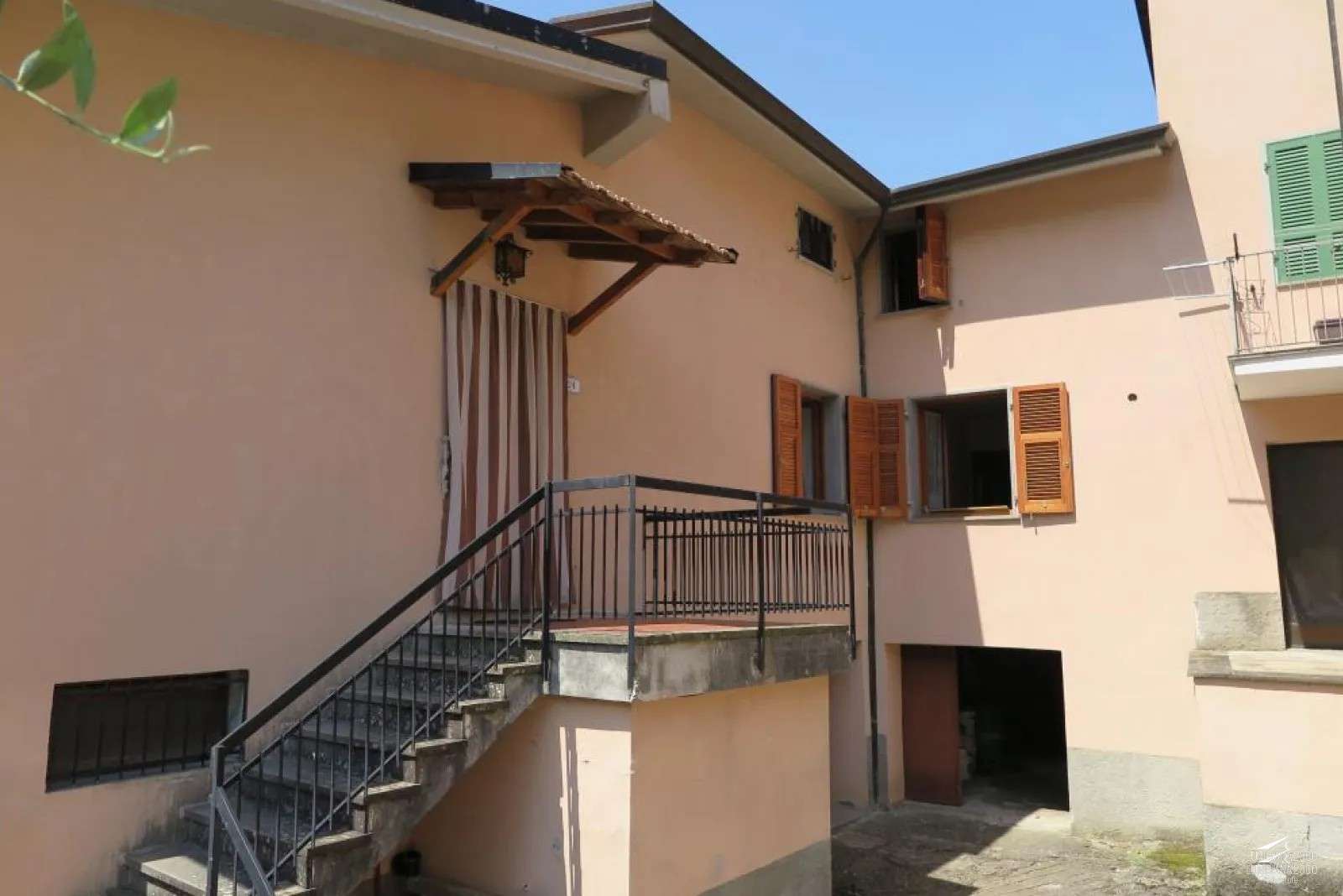 casa indipendente in vendita a Carrara