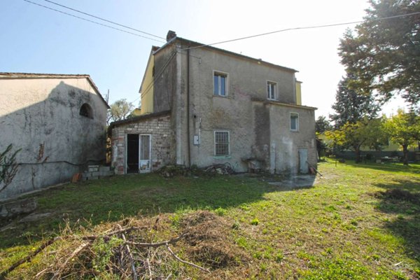 casa indipendente in vendita a Carrara