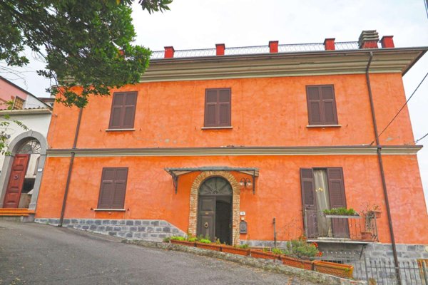 casa indipendente in vendita a Carrara