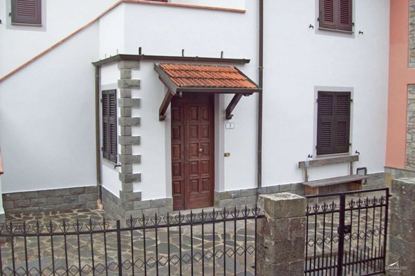 casa indipendente in vendita a Carrara