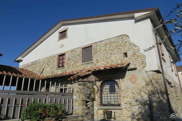 casa indipendente in vendita a Carrara