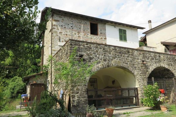 casa indipendente in vendita a Carrara