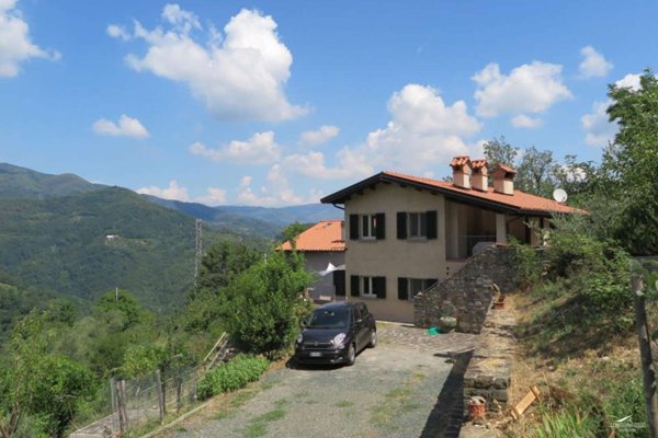 casa indipendente in vendita a Carrara