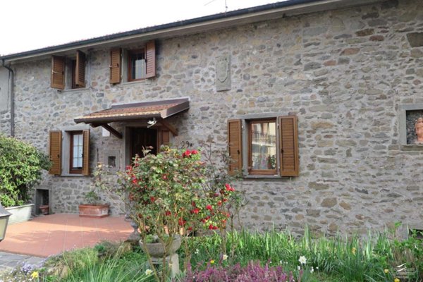 casa indipendente in vendita a Carrara