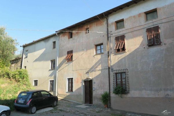 casa indipendente in vendita a Carrara