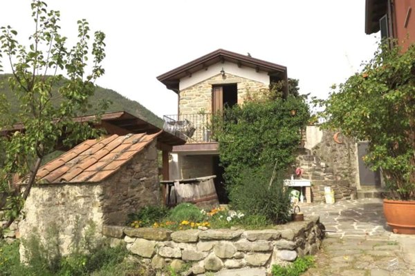 casa indipendente in vendita a Carrara
