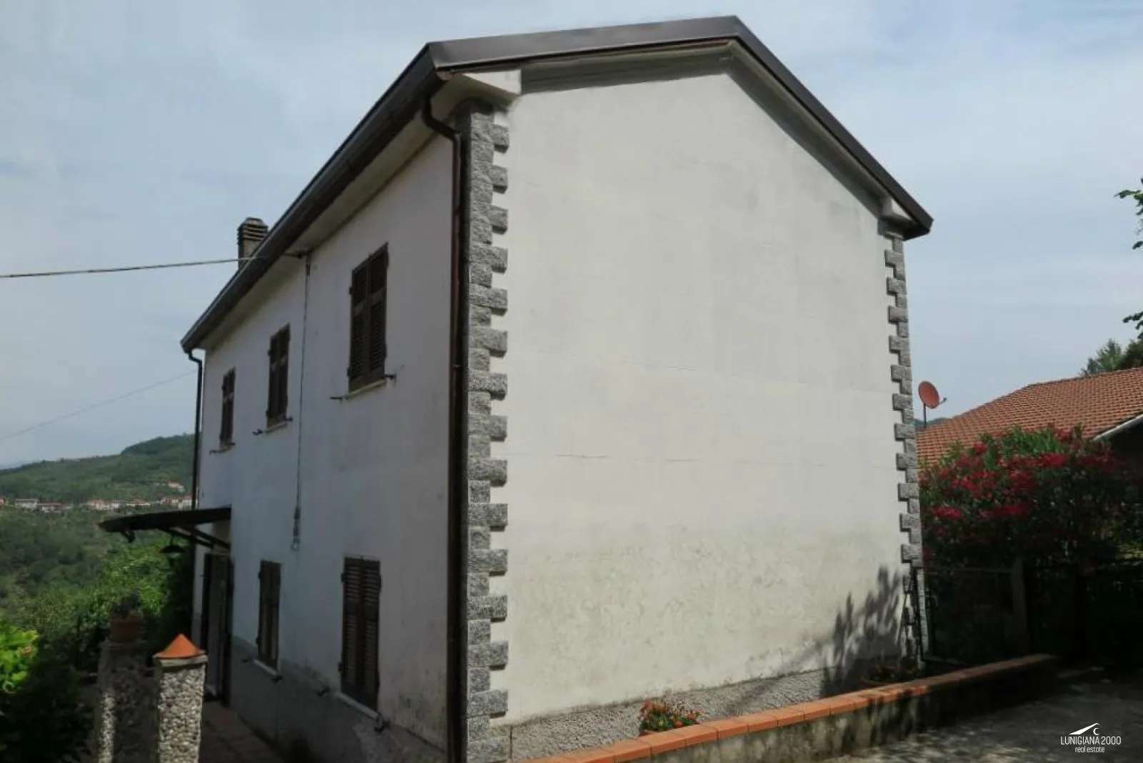 casa indipendente in vendita a Carrara