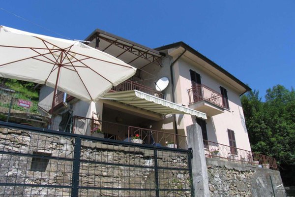 casa indipendente in vendita a Carrara