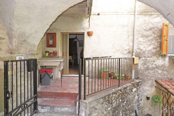 casa indipendente in vendita a Carrara