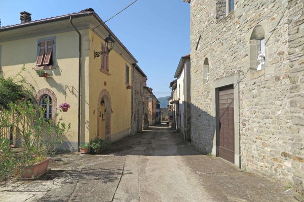 casa indipendente in vendita a Carrara