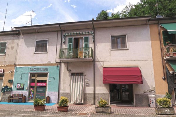 casa indipendente in vendita a Carrara