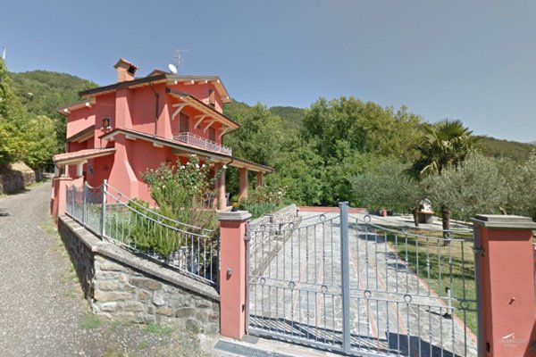 casa indipendente in vendita a Carrara