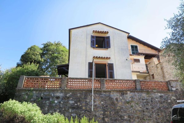 casa indipendente in vendita a Carrara