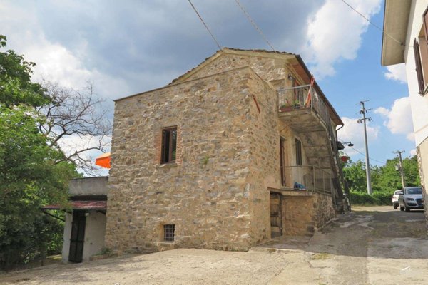casa indipendente in vendita a Carrara