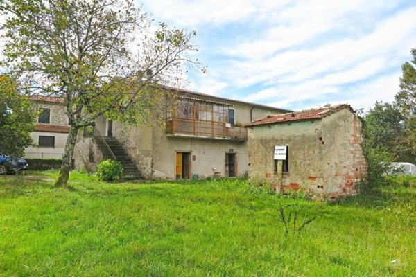 casa indipendente in vendita a Carrara