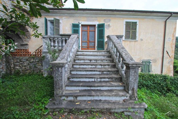 casa indipendente in vendita a Carrara