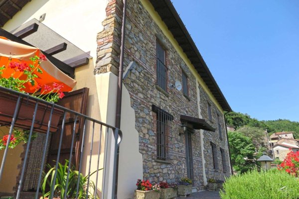 casa indipendente in vendita a Carrara