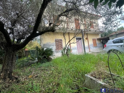 casa indipendente in vendita a Carrara in zona Fossone