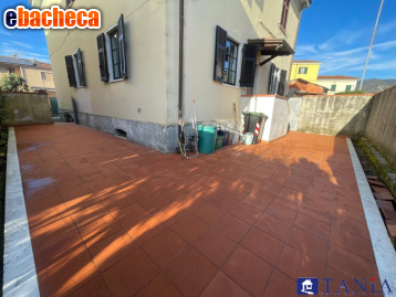 appartamento in vendita a Carrara in zona Bonascola