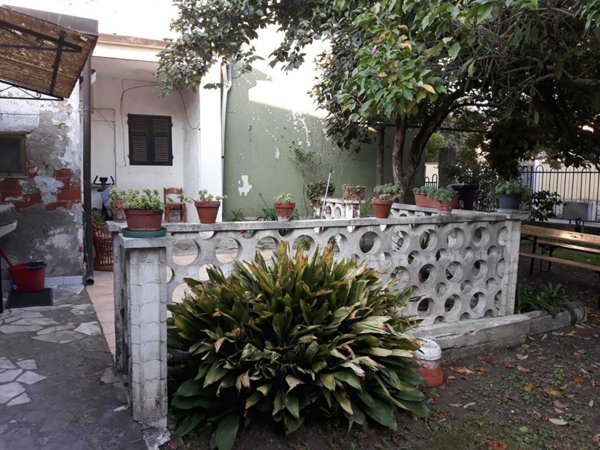 casa indipendente in vendita a Carrara in zona Avenza