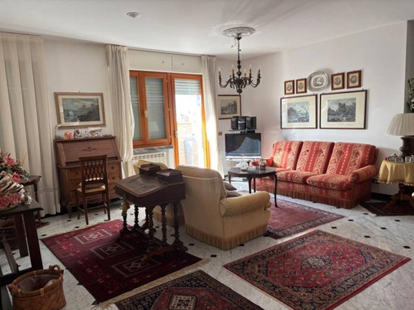 appartamento in vendita a Carrara in zona Marina di Carrara