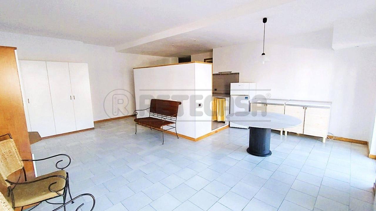 appartamento in vendita a Carrara in zona Marasio